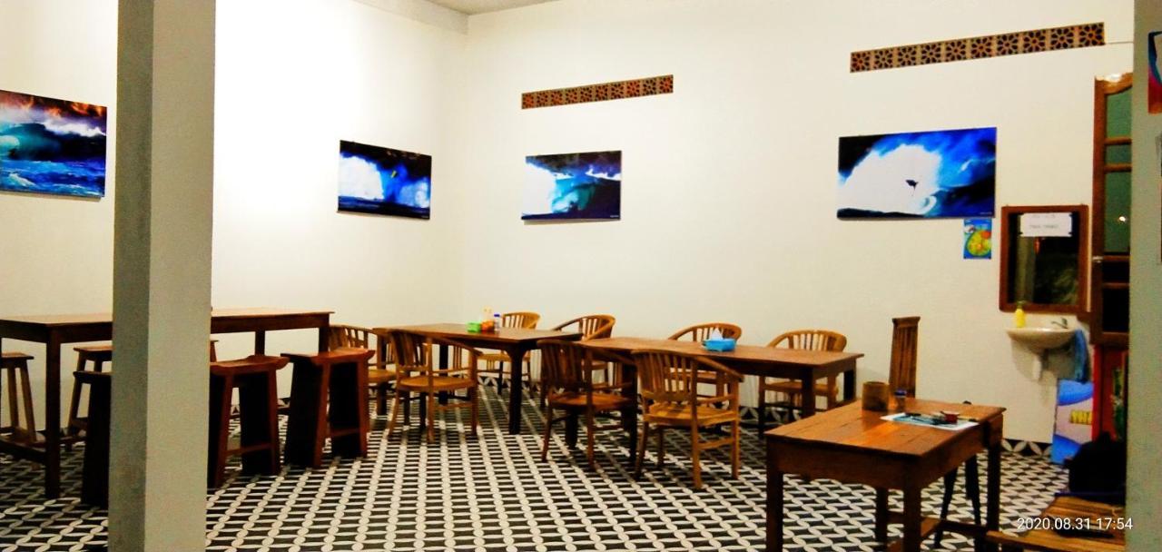 Arrys Watukarung Surfcamp Hotel Kalak Ngoại thất bức ảnh