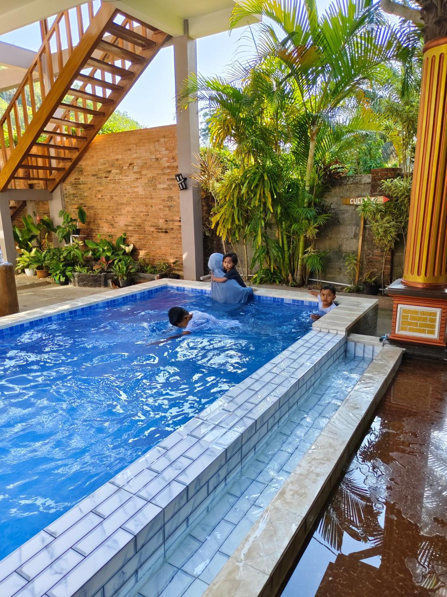 Arrys Watukarung Surfcamp Hotel Kalak Ngoại thất bức ảnh