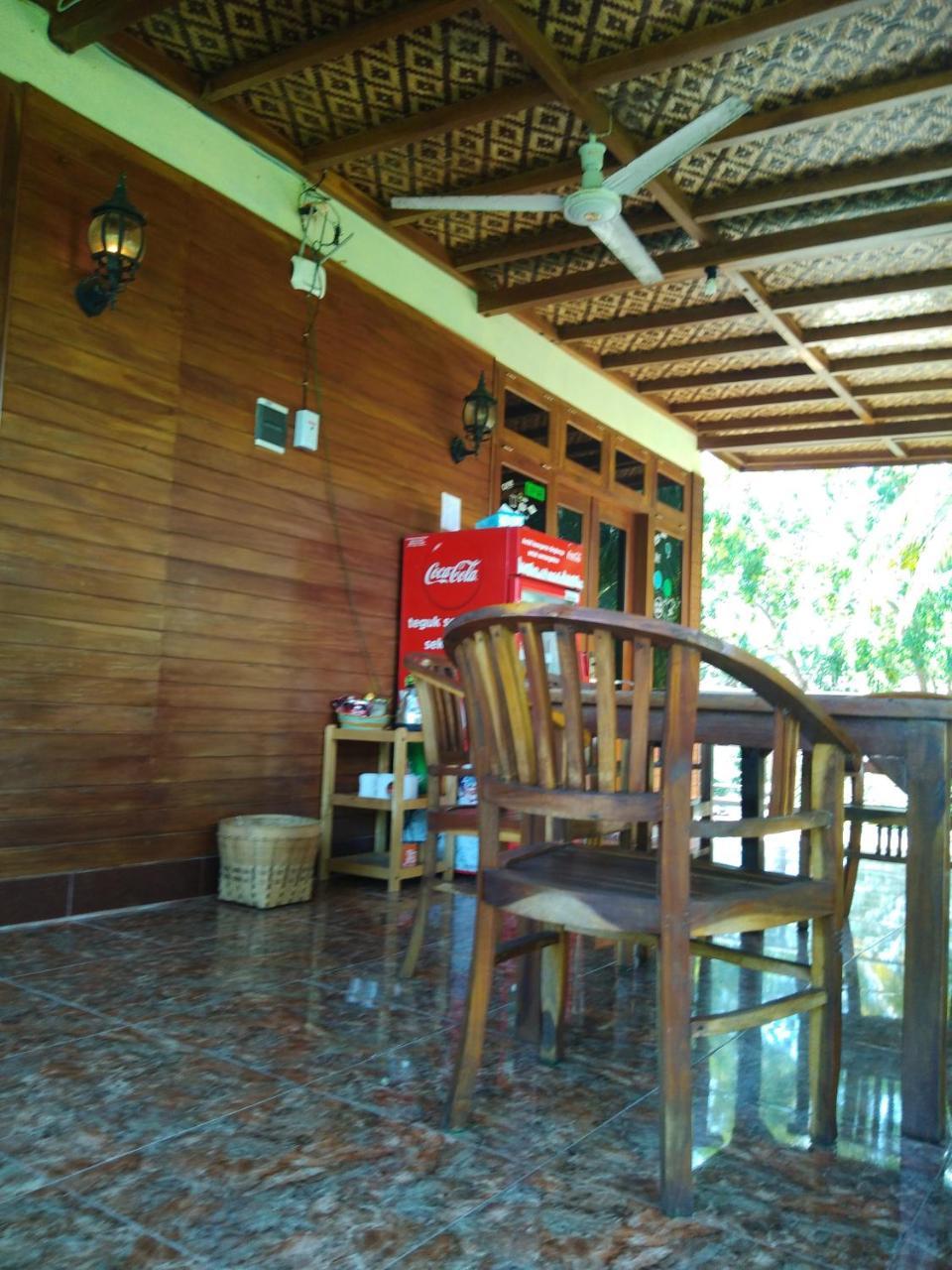Arrys Watukarung Surfcamp Hotel Kalak Ngoại thất bức ảnh