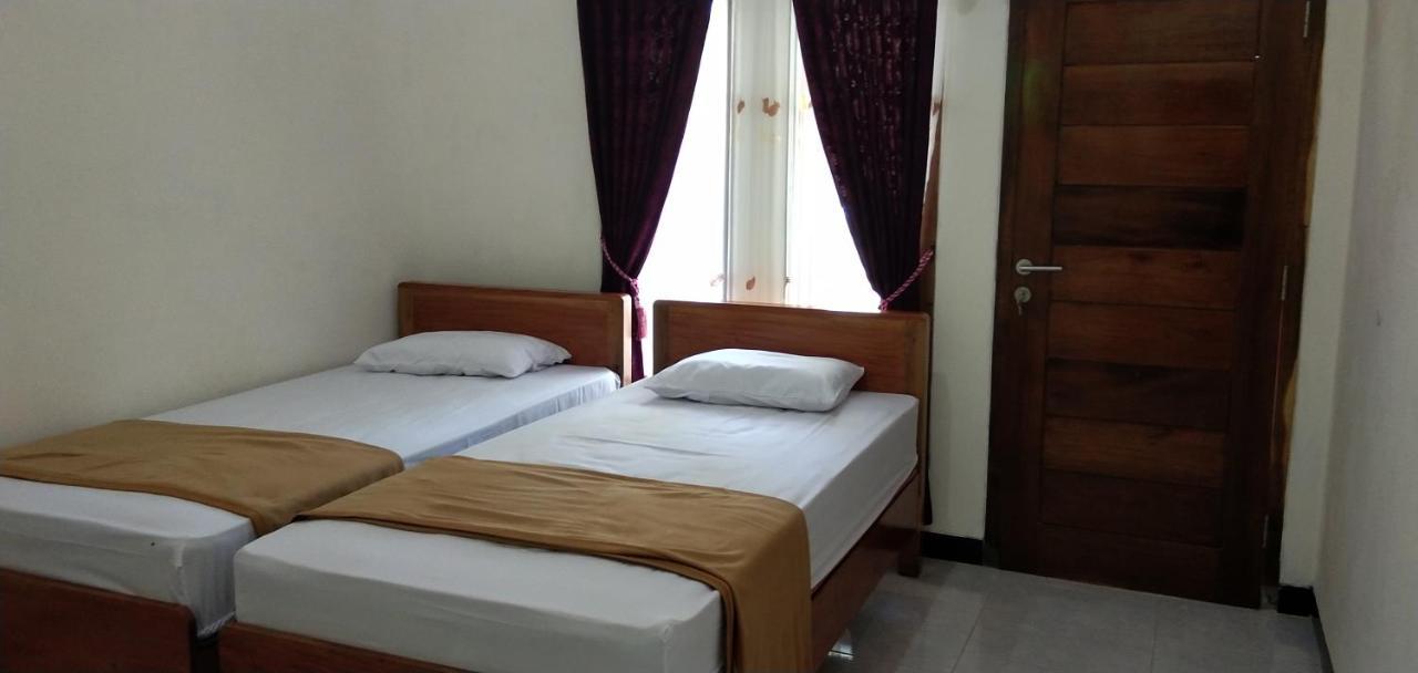 Arrys Watukarung Surfcamp Hotel Kalak Phòng bức ảnh