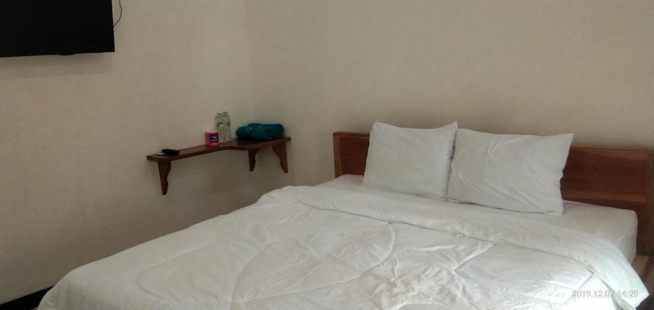 Arrys Watukarung Surfcamp Hotel Kalak Ngoại thất bức ảnh