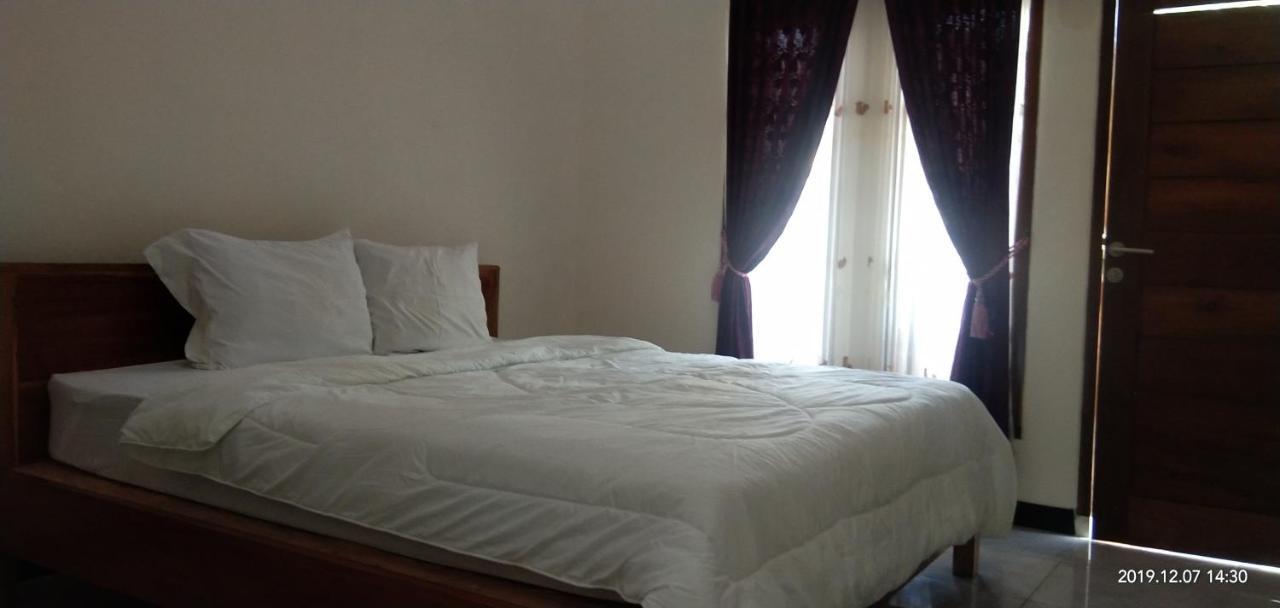 Arrys Watukarung Surfcamp Hotel Kalak Ngoại thất bức ảnh