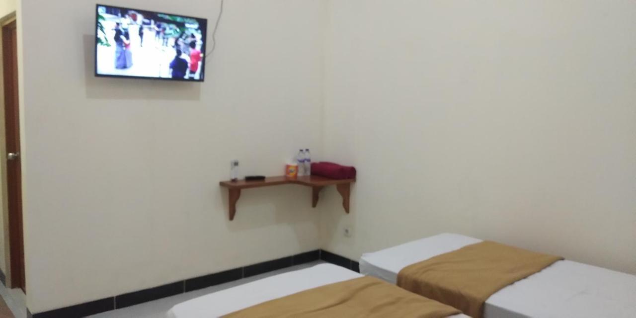 Arrys Watukarung Surfcamp Hotel Kalak Ngoại thất bức ảnh