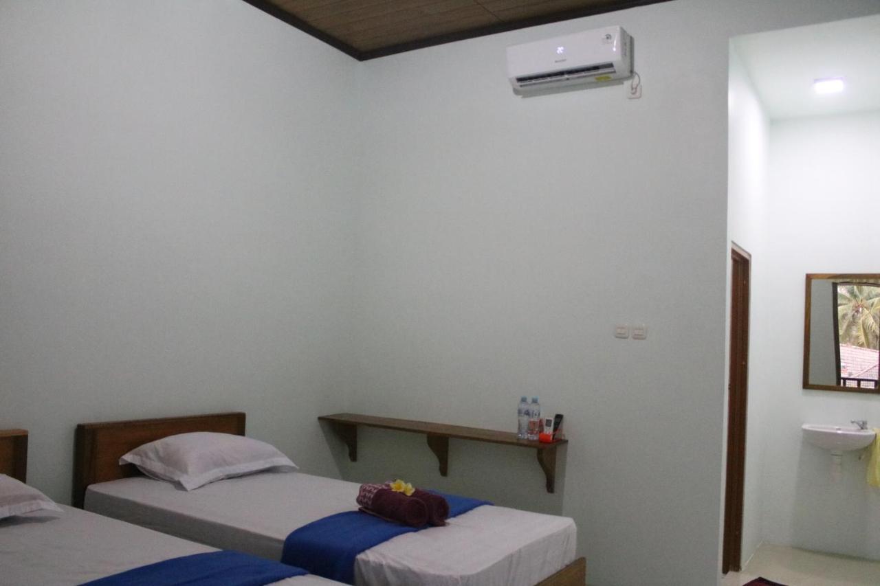 Arrys Watukarung Surfcamp Hotel Kalak Ngoại thất bức ảnh