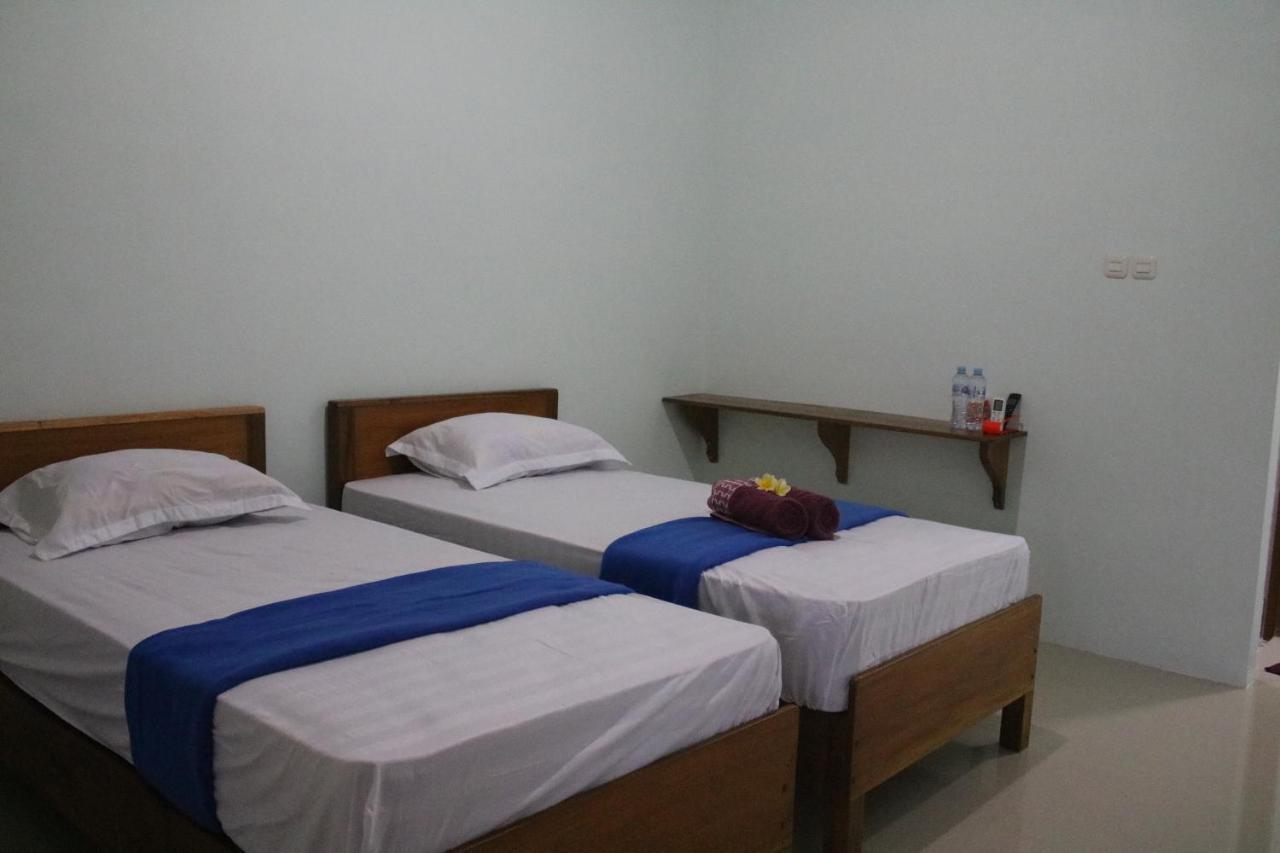 Arrys Watukarung Surfcamp Hotel Kalak Ngoại thất bức ảnh