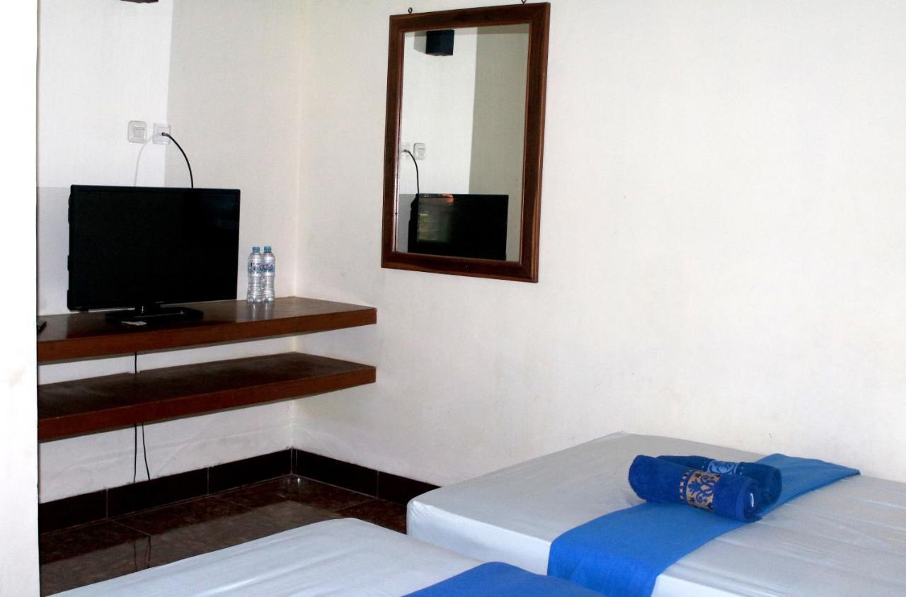 Arrys Watukarung Surfcamp Hotel Kalak Ngoại thất bức ảnh